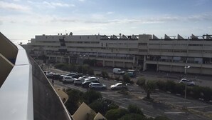 A multi-story parking garage with several cars parked, surrounded by buildings and greenery. - Studio Héliopolis E 20 - 2 people (AGDE)