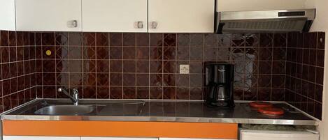 雪櫃、微波爐、廚房用具/餐具/器皿