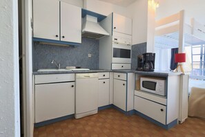Fridge, microwave, oven, dishwasher - Studio Héliopolis E 57 - 4 people (AGDE)