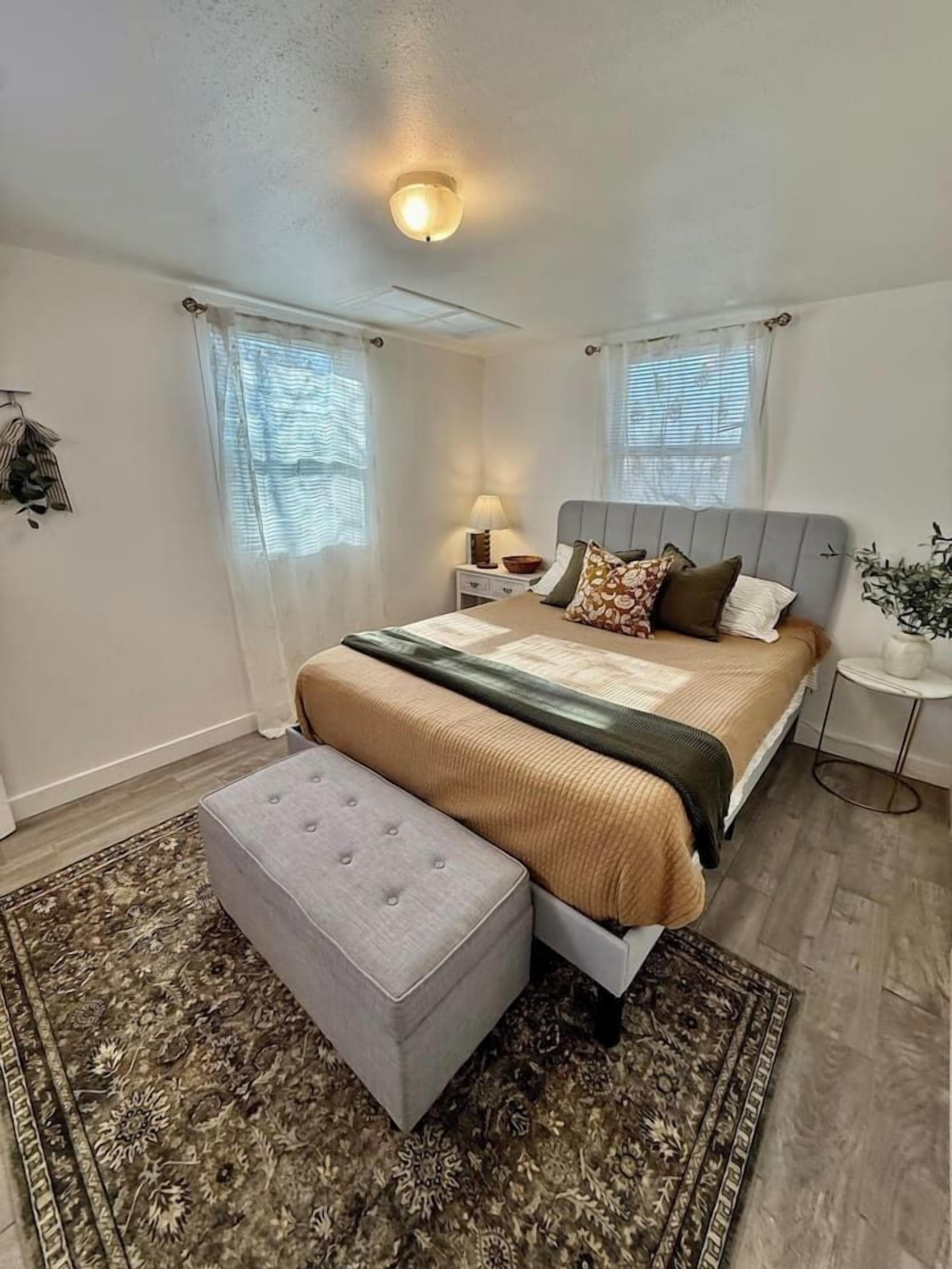 Bureau, fer et planche à repasser, lit parapluie, Wi-Fi gratuit