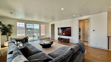 Smart TV, mesa de pingue-pongue