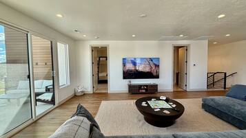 TV connectée, table de tennis de table