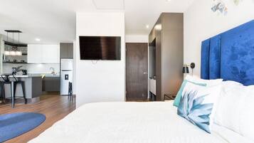 1 bedroom, desk, iron/ironing board, WiFi