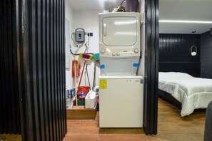 1 quarto, escrivaninha, ferros/tábuas de passar roupa, Wi-Fi