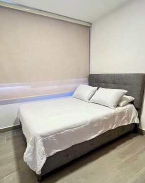 3 chambres, fer et planche à repasser, Wi-Fi, draps fournis