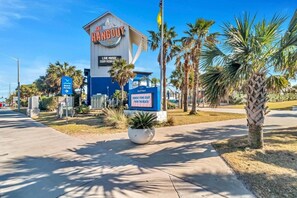 A beachside building with a sign for 'Hangout' and 'Live Music Every Friday Night'. - Beachview 321 Studio across from the Hangout (Gulf Shores)