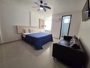 Apartamento conforto, sacada, vista para a piscina | Cofres nos quartos, Wi-Fi de cortesia