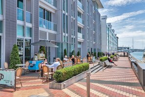 Outdoor dining - Sophisticated 1 Bedroom Living with Parking (Auckland City)
