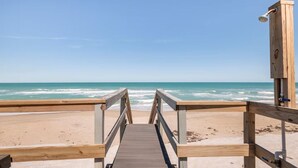 On the beach - Direct Oceanfront Melbourne Beach House w/ Large Private Balcony and Steps to Beach Access! 🌊 (Melbourne Beach)