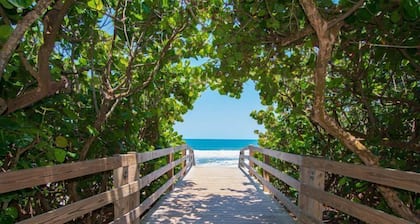 Ground Floor Direct Oceanfront House W/ Private Patio and Steps to Beach Access 🌊