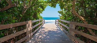 Ground Floor Direct Oceanfront House W/ Private Patio and Steps to Beach Access 🌊