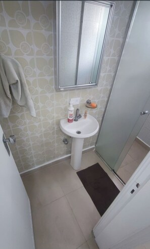 Dusche, Seife, Toilettenpapier