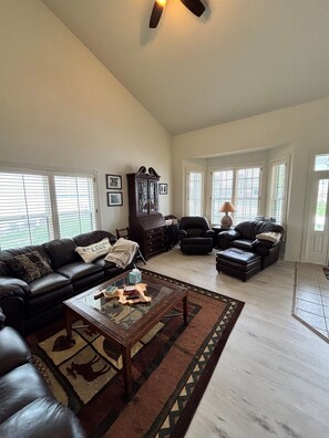 Smart TV, fireplace, video games, stereo - Elkhart Lake Fun in the Sun (Elkhart Lake)