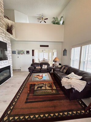 Smart TV, fireplace, video games, stereo - Elkhart Lake Fun in the Sun (Elkhart Lake)