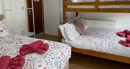 Family Bedroom with Attached Bathroom in Blackpool-Families and Couplies Only