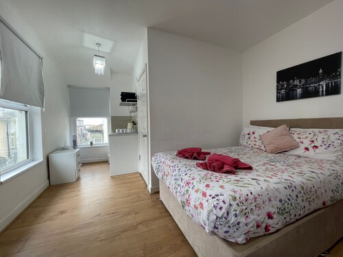 Family Bedroom with Attached Bathroom in Blackpool-Families and Couplies Only