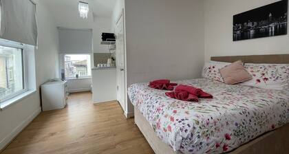 Family Bedroom with Attached Bathroom in Blackpool-Families and Couplies Only