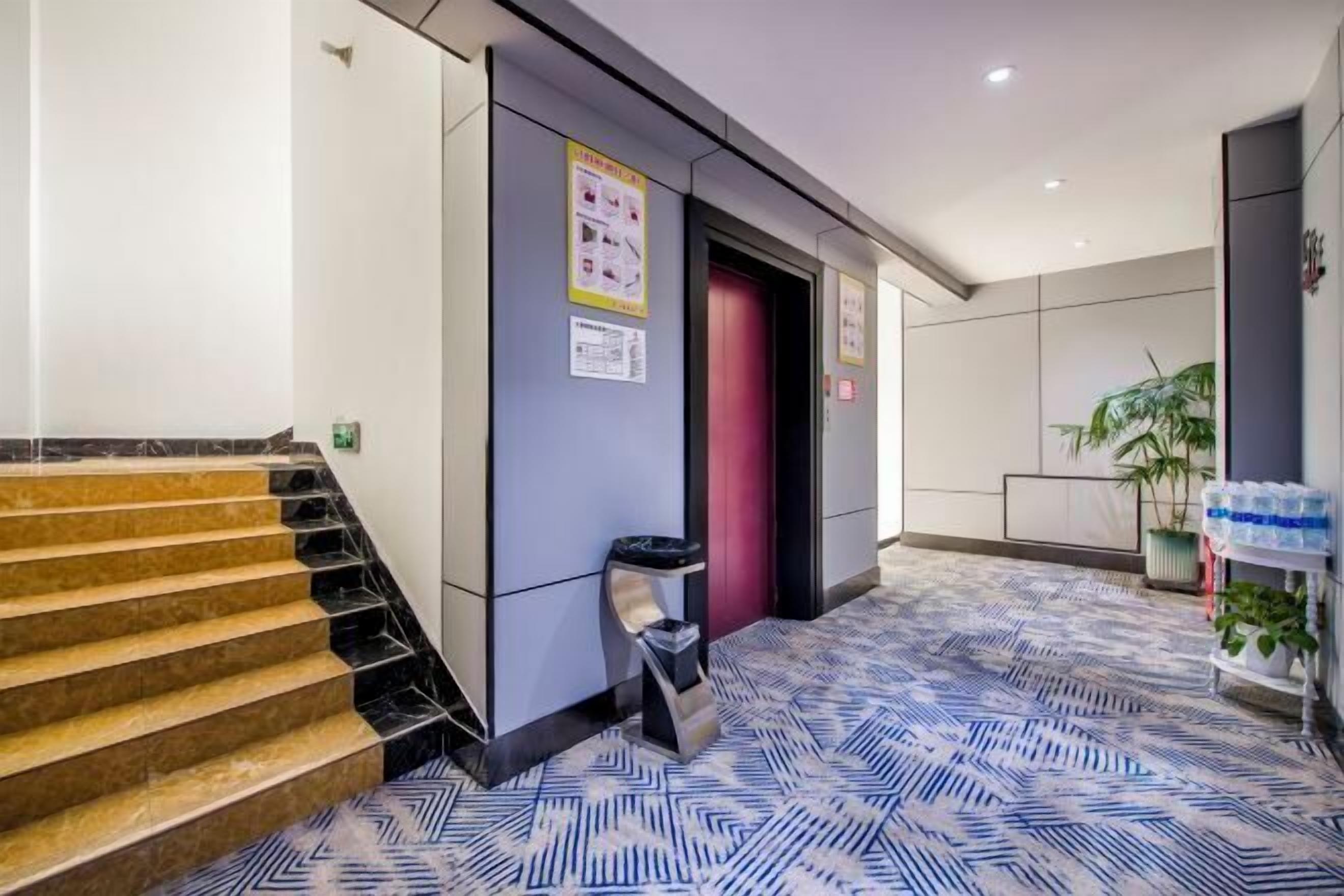 المنشأة من الداخل