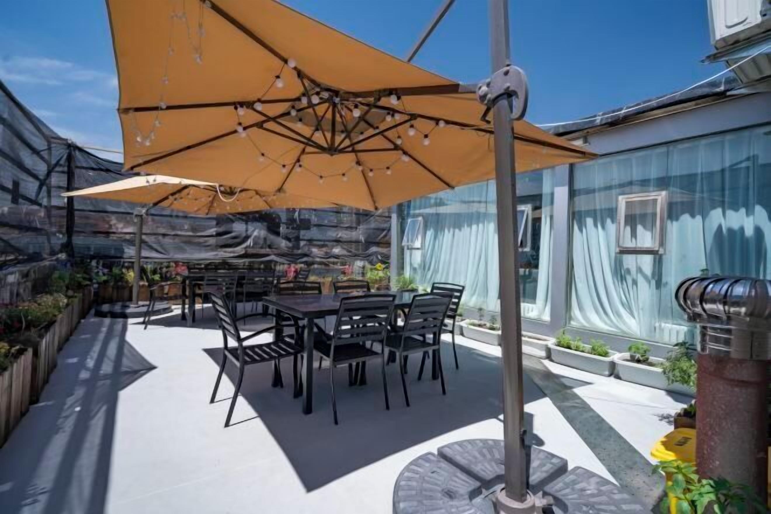 المنشأة من الداخل