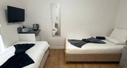 Family Bedroom with Attached Bathroom in Blackpool-Families and Couplies Only