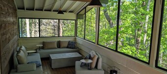 Muskoka Lookout Waterfront Cottage on Six Mile Lake
