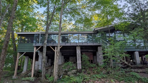 Muskoka Lookout Waterfront Cottage on Six Mile Lake