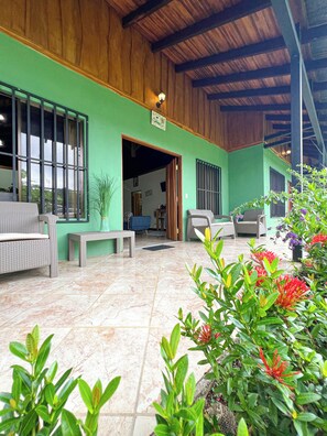 Terrace/patio - Posada de Paz 1: A Family Refuge at Corcovado (Provincia de Puntarenas)