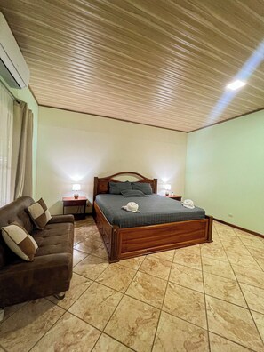 4 bedrooms, iron/ironing board, Internet, bed sheets - Posada de Paz 1: A Family Refuge at Corcovado (Provincia de Puntarenas)