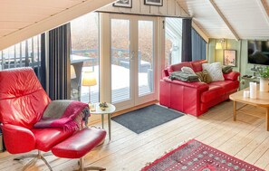 Smart TV, fireplace - 2 bedroom nice home in Humble (Humble)