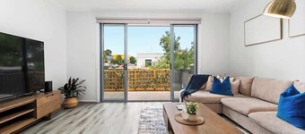 Stylish 3BR Stay Close to Tea Tree Plaza