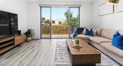 Stylish 3BR Stay Close to Tea Tree Plaza