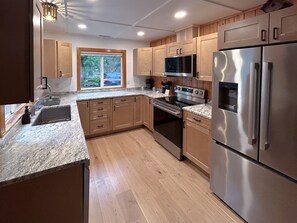 Fridge, microwave, oven, stovetop - The River Rest - Hot Tub & Sandy River Retreat (Welches)