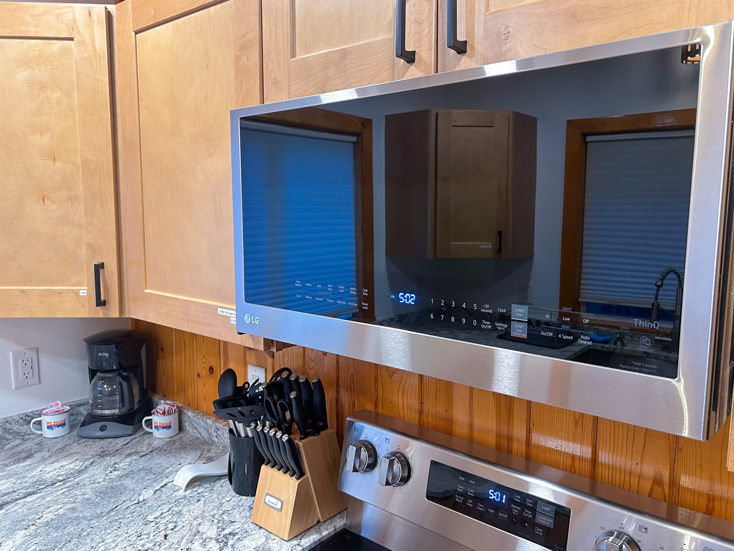 Coffee/tea maker, fridge, microwave, oven