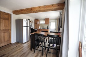 Dining - Cozy 1-bedroom Guest House (Lone Rock)