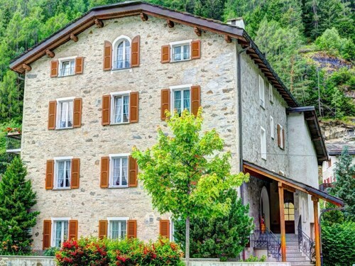 Casa Zanetti a Le Prese Appartamento "Bernina" by Interhome