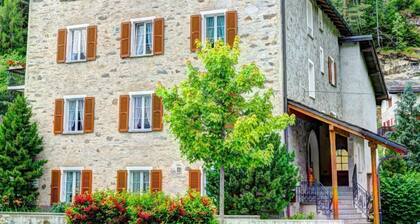 Casa Zanetti a Le Prese Appartamento "Bernina" by Interhome