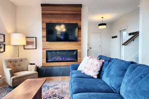 Televisión, chimenea y tenis de mesa 