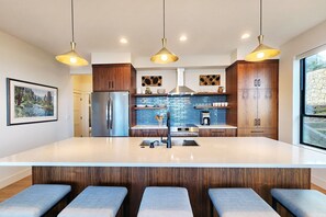 Private kitchen - Stunning Ocean View! Pet Friendly! Shell Street Lookout (Yachats)