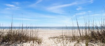 NEW LISTING! A License to Chill, 4BD/3BA gulf front w/panoramic views, private pool, pet friendly!