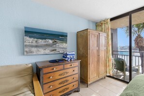 Smart TV - Beachside Studio at Hawaiian Inn w/ Pools & Beach Access (Daytona Beach Shores)