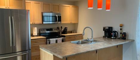 Micro-ondes, four, plaque de cuisson, lave-vaisselle