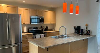 Full Apartment Steps from Chocolate Lake