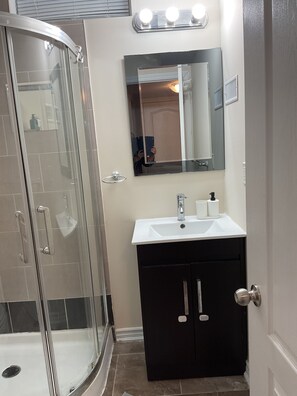 Hair dryer, towels, soap, toilet paper - Home Away from Home
Bright & Spacious Basement Apt Stylish & Comfortable (Mississauga)