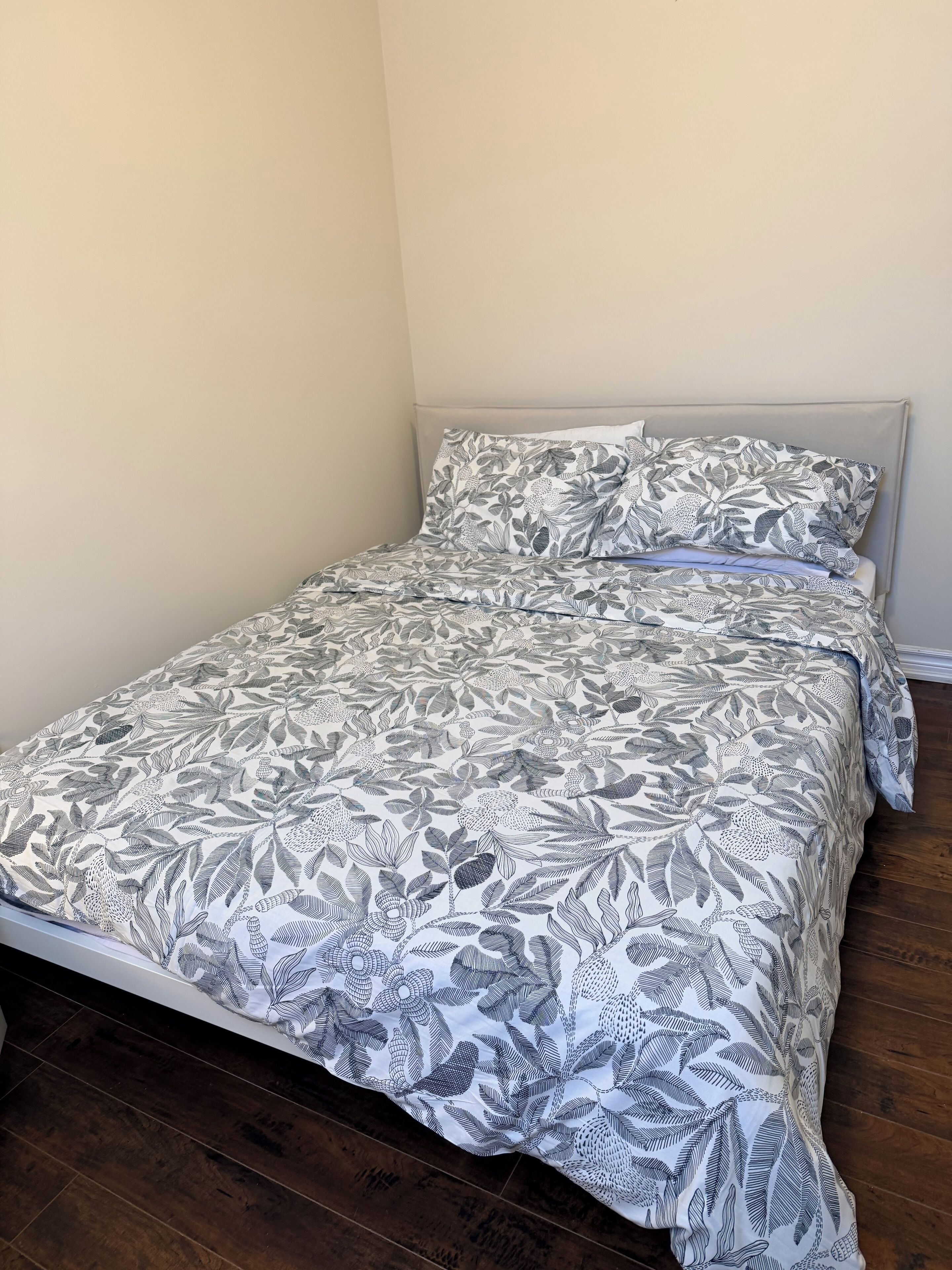 2 habitaciones, tabla de planchar con plancha, internet y ropa de cama 