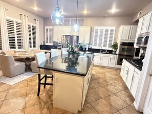 Fridge, microwave, oven, stovetop - Charming N. Indio 5-bedroom Beauty (Indio)