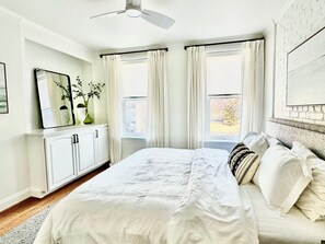 4 bedrooms, iron/ironing board, WiFi, bed sheets - Beautiful designer-ready 4-bdrm townhome on the best block in DC’s Logan Circle (Washington)