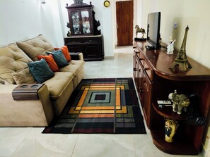 Unclassified image, 2 of 26, button - CostaeCunhaIpe104  (Iguaba Grande)