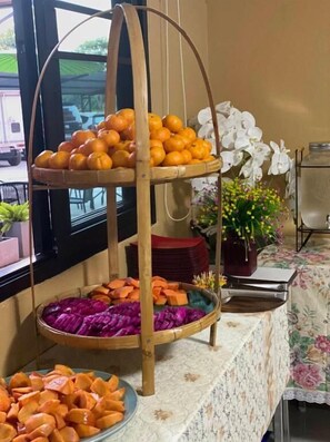 Unclassified image, 5 of 24, button - Nangnon hillhug (Mae Sai)