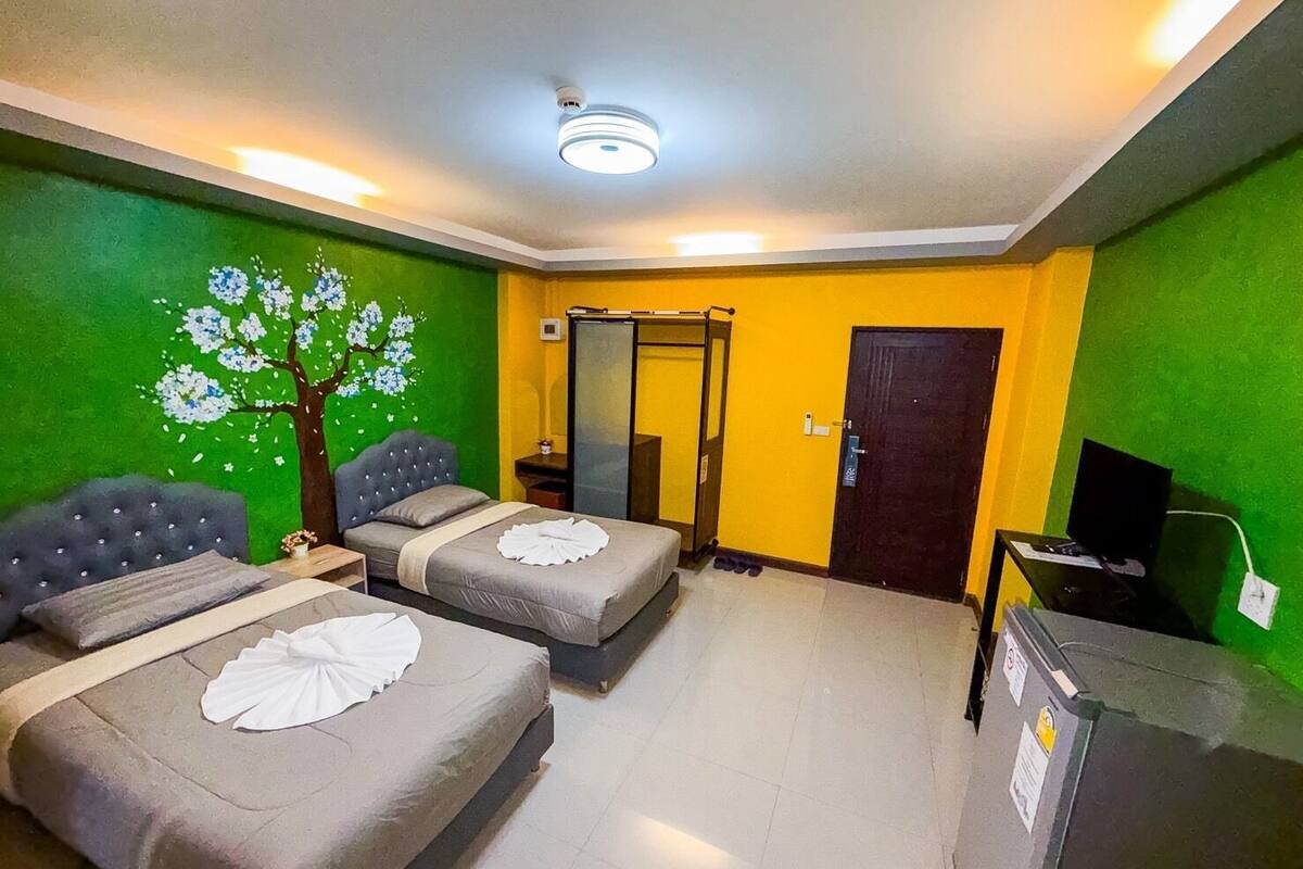 Deluxe Twin Room, Balcony, Hill View | Desk, laptop workspace, blackout drapes, soundproofing