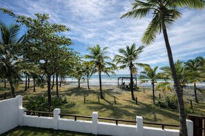 Property grounds - Oceanfront paradise (Tivives)